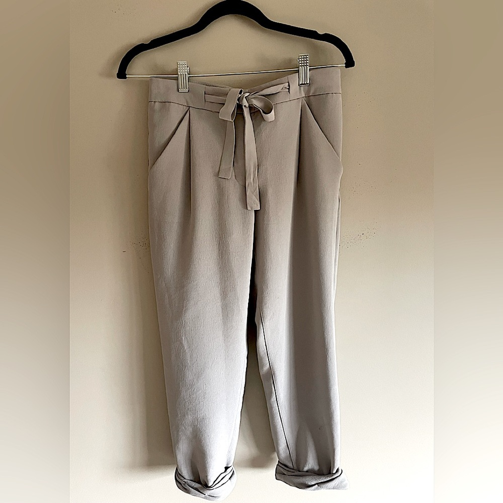 Aritizia’s Wilfred Allant light Grey Pants. Size 00.